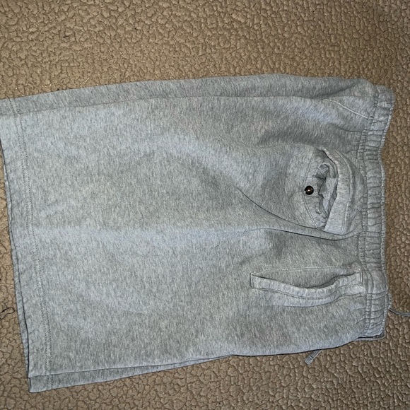 2/30 Nike Men's Athletic Gray Shorts with White Logo - Picture 5 of 6